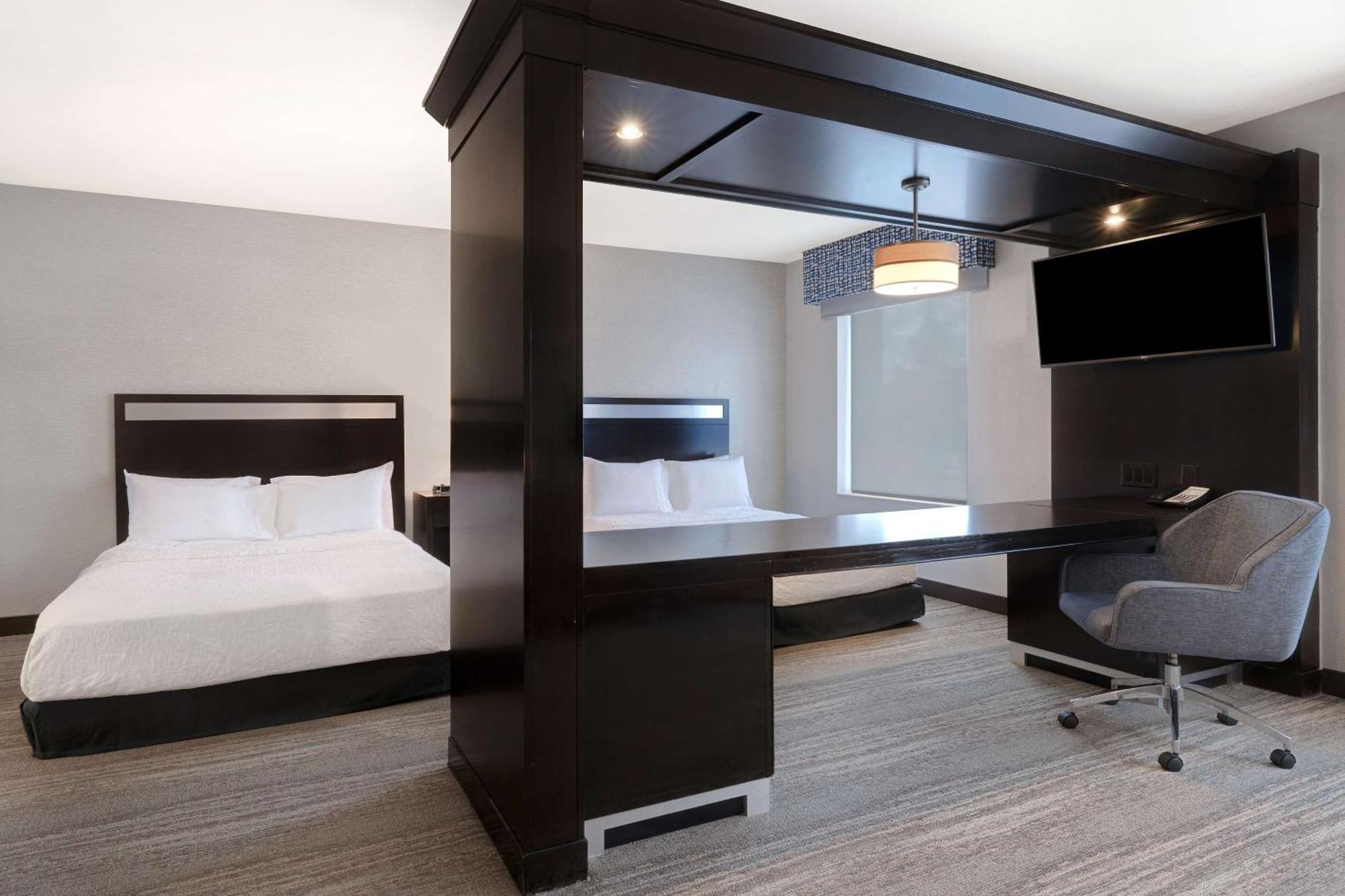 Hampton & Seattle/federal Way Hotel